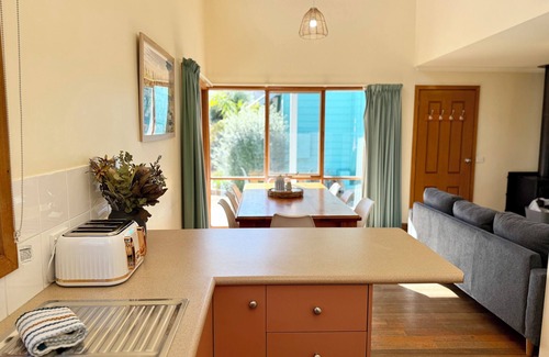 Torquay House | Beach Life on Price: 2 BR, 1 BA Townhouse in Torquay, Sleeps 8