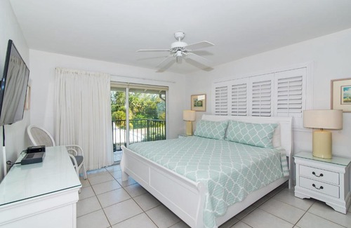 Seven Mile Beach Apartment | Beach Living at Discovery Point Club