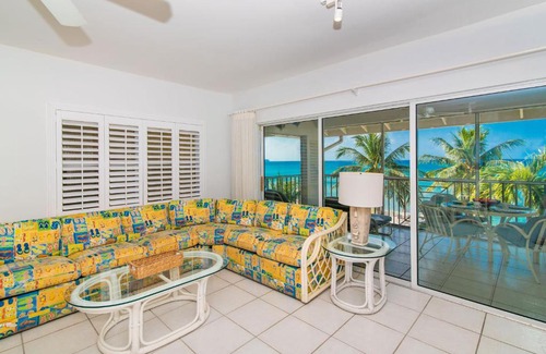 Seven Mile Beach Apartment | Beach Living at Discovery Point Club