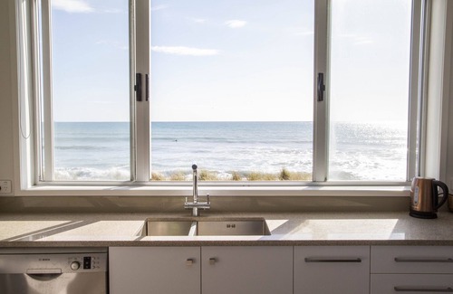 Pukehina House | Beach luxury at its finest.