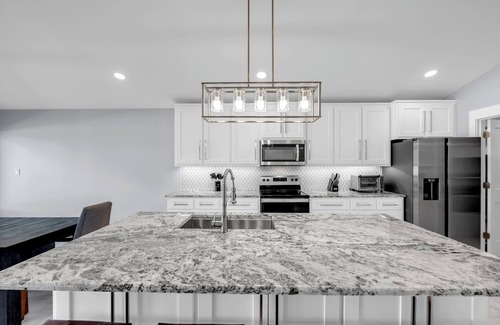 Kingsland House | Beach Memories - Renovated Open Modern Lake Access, Beach/Cabana, Covered Patio!