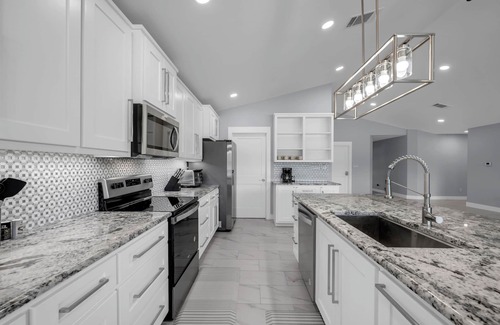 Kingsland House | Beach Memories - Renovated Open Modern Lake Access, Beach/Cabana, Covered Patio!