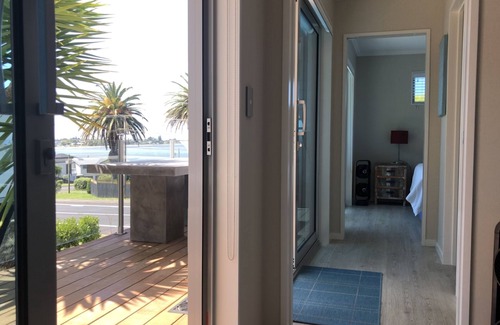 Tairua Cottage | Beach Pod Studio - Tairua Bach