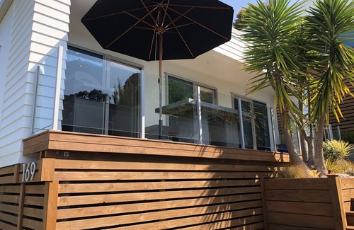 Tairua Cottage | Beach Pod Studio - Tairua Bach