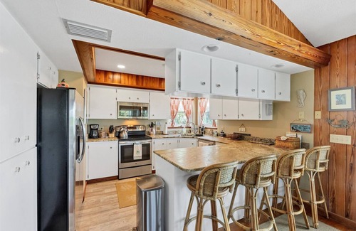 Cape Haze House | Beach pool house getaway on Kettle Harbor