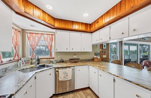 Cape Haze House | Beach pool house getaway on Kettle Harbor