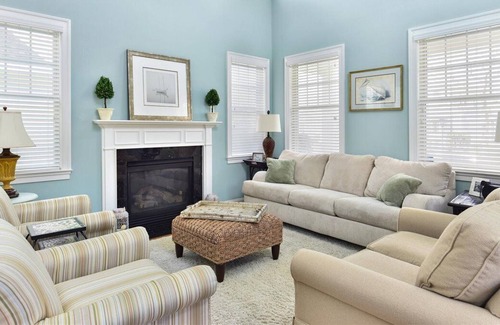 The Commons House | Beach Retreat at Bayside!