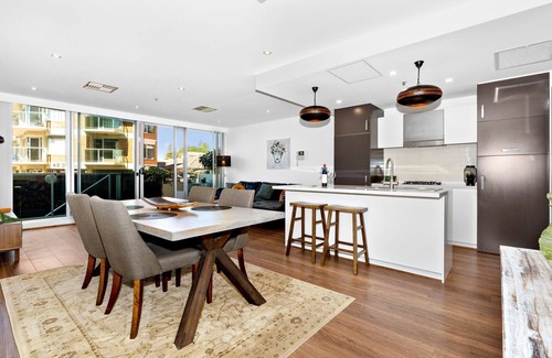 Glenelg Apartment | Beach Retreat Townhouse Glenelg