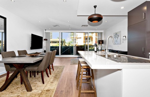 Glenelg Apartment | Beach Retreat Townhouse Glenelg