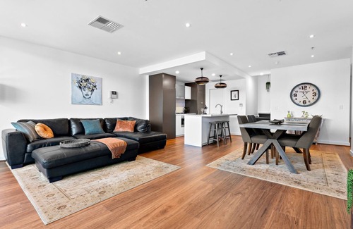 Glenelg Apartment | Beach Retreat Townhouse Glenelg