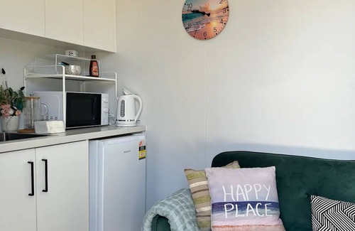 Brighton-le-Sands Cabin | Beach Serenity 1