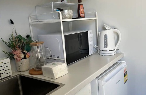 Brighton-le-Sands Cabin | Beach Serenity 1