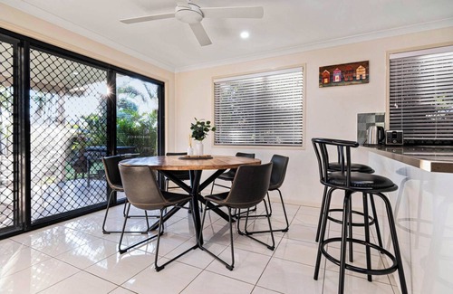 Capricorn Coast House | Beach Sitting @ Mulambin is a spacious holiday home.