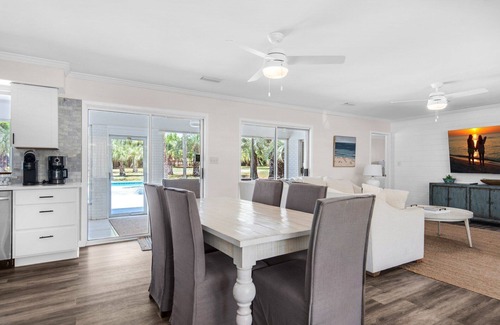 Gulf Pines House | Beach Therapy: Game On! Cornhole, Table Tennis & Poolside Bar with Private Beach!