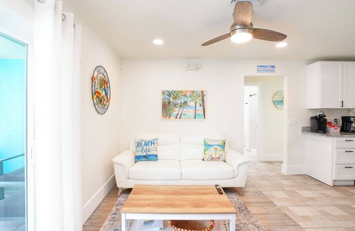 Indian Rocks Beach House | Beach Time Duplex A 1 blk from bch, pool Hot Tub