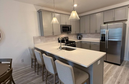 Rehoboth Beach Condo | Beach Top Floor Condo in Lewes, De - 2 bed 2 bath Gated community with pool