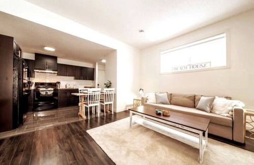 Jasper Place House | Beach Vibes - KING Bed - Fireplace - Garage - WiFin
