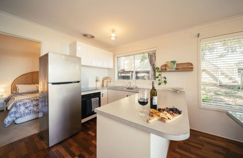 Aldinga Beach Cabin | Beach View Bliss~Stunning sunsets.King bed.Netflix