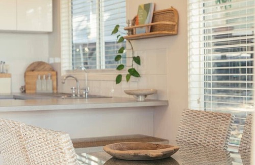 Aldinga Beach Cabin | Beach View Bliss~Stunning sunsets.King bed.Netflix