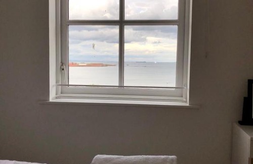 Dunbar Apartment | Beach View