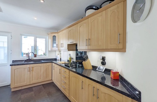 Middleton-on-Sea Cottage | Beach View - sleeps 11 guests in 5 bedrooms