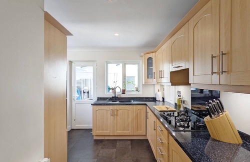Middleton-on-Sea Cottage | Beach View - sleeps 11 guests in 5 bedrooms