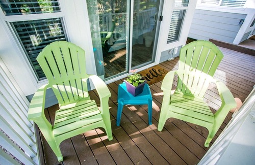 Steele Creek Cabin | Beach-view Studio Cabin - Private Porch - #10