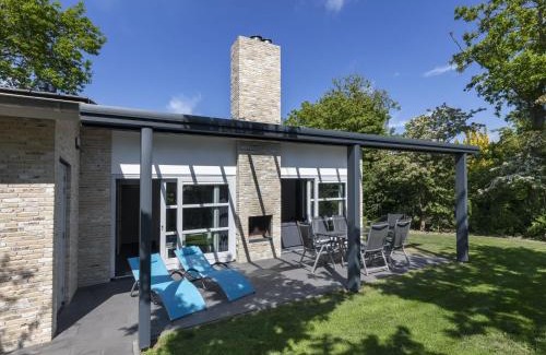 Sint Maartensvlotbrug House | Beach Villa in North Holland with Patio