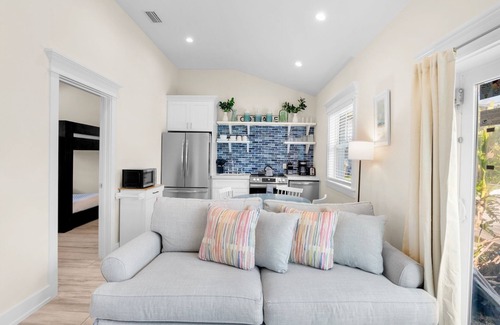 Holmes Beach Villa | Beach Villa! Pool, Porch, and 2-Min Walk to Beach!