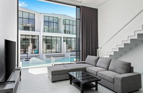 Chaiya House | Beach Walk Condo 3br in Replay residence