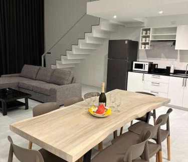 Chaiya House | Beach Walk Condo 3br in Replay residence