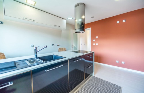 Charneca de Caparica e Sobreda Villa | Beach Walk Villa with Pool. Just remodeled, proximity to golf and Lisbon!