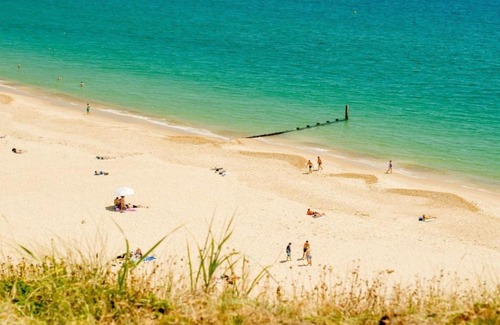 Southbourne Apartment | Beach Walk Southbourne SOBO Beach Sleeps 4