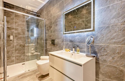Southbourne Apartment | Beach Walk Southbourne SOBO Beach Sleeps 4