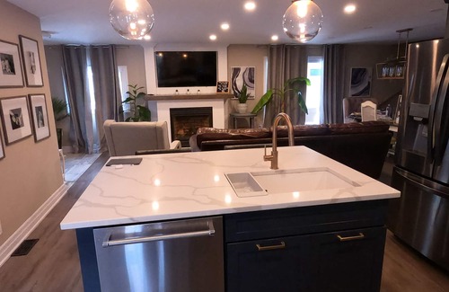 Sarnia House | BeachBum House: Bikes, Firepit & Paddleboards