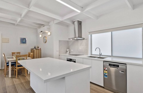 Smiths Beach House | Beachcomber Getaway