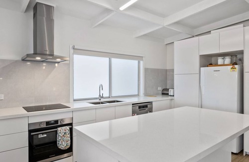 Smiths Beach House | Beachcomber Getaway