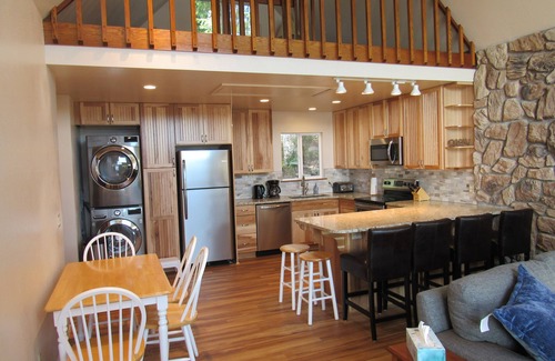 Grapeview Cottage | Beachfront cottage on picturesque Mason Lake