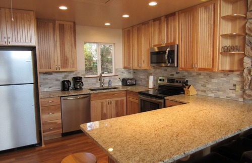 Grapeview Cottage | Beachfront cottage on picturesque Mason Lake