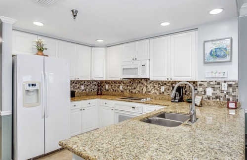 Pensacola Beach Condo | Beachfront 2 BR 2 BTHRM 16th floor condo Emerald Isle