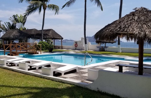 Manzanillo Condo | Beachfront 3 BR 2BA Condominium