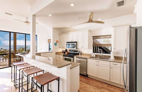 Jose's Hideaway House | Beachfront🌊3 KING suites & bunk room🛏️Pet Friendly🐾