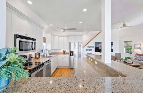 Jose's Hideaway House | Beachfront🌊3 KING suites & bunk room🛏️Pet Friendly🐾