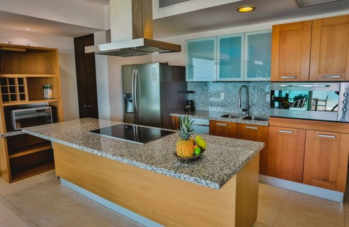 Cerritos Condo | Beachfront 4 bedroom condo with amazing views