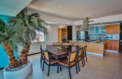 Cerritos Condo | Beachfront 4 bedroom condo with amazing views