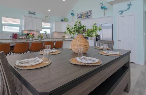 Port Bolivar House | Beachfront 5BR | Hot Tub, Game Room, Mini Golf & More