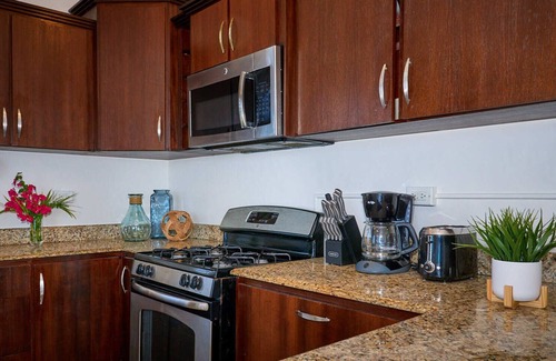 Stella House | ★ Beachfront! ★ AC’d Bdrms/Calm Waters/Walk to Beach Bars & Restaurants.