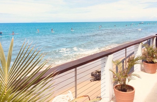 Stella House | ★ Beachfront! ★ AC’d Bdrms/Calm Waters/Walk to Beach Bars & Restaurants.