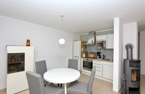 Lobbe Apartment | Beachfront apartment with terrace, use of swimming pool and sauna - Rex Rugia apartment 14-2