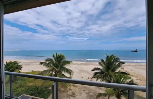 Salinas Apartment | Beachfront apartment just minutes from Salinas – the perfect getaway by the sea.